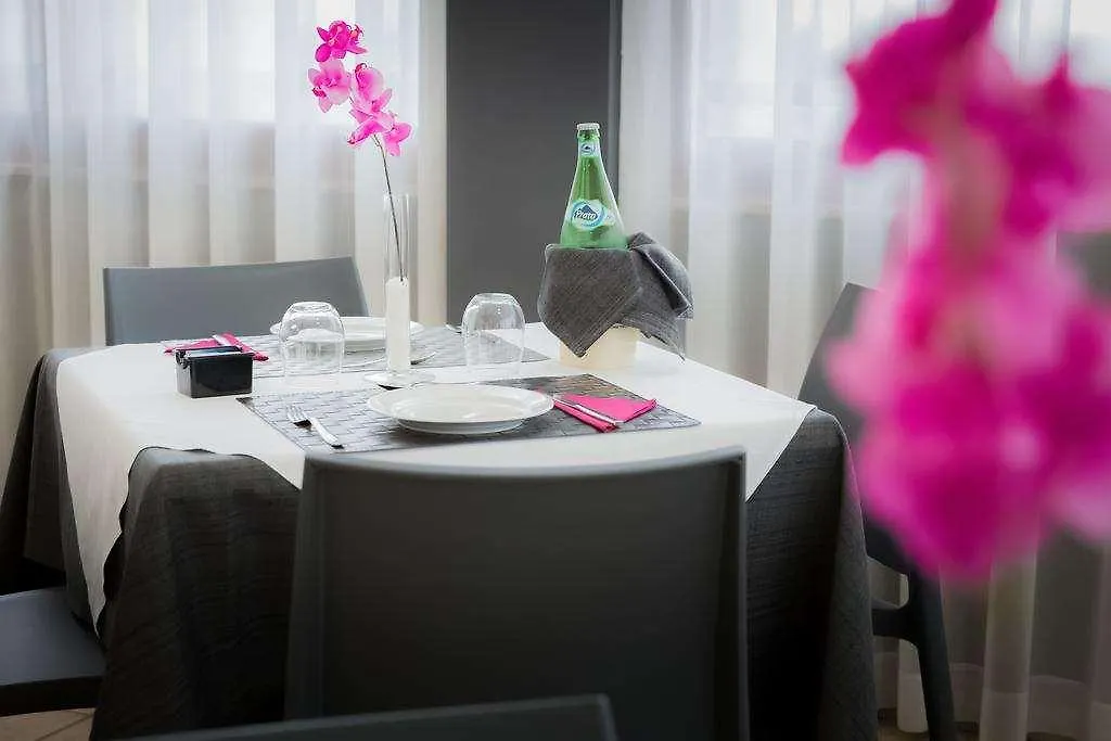 Kleopatra Design Hotel Νάπολη 4*,